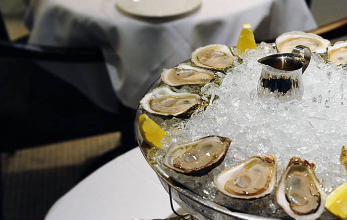 lukes-oyster-bar-oysters