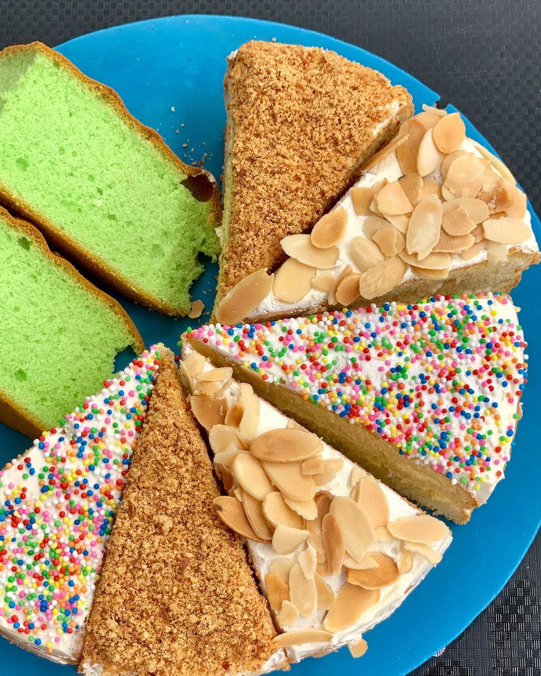 新加坡传统西饼屋 奶油传统蛋糕,手工面包,甜甜圈,传统糕点从s$0.